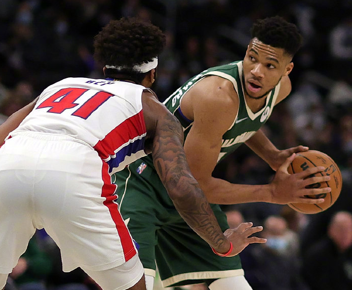  坎宁安准三双活塞新秀带领球队爆冷赢球